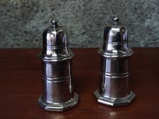 Salière et poivrière de table en métal argenté Christofle
