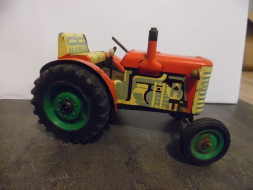 Vieux tracteur kon tôle à - kon, en