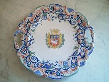MAGNIFIQUE PLAT / PLATEAU A GATEAUX EN FAIENCE DE ROUEN BLASON SIGNEE
