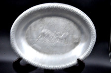 Ancienne corbeille à pain ou fruits,  décor relief combats de cerfs, aluminium 1