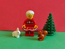 Mère Noël avec sapin, lapin