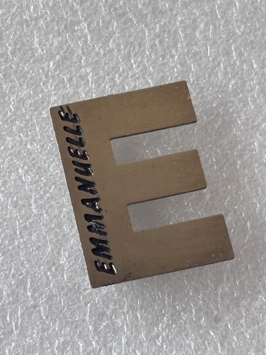 Pin rare emmanuelle mottaz - pin’s,