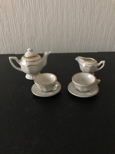 Petite dinette service à - :,