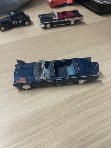 Lincoln continental limousine - lincoln,