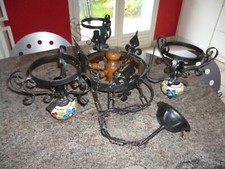 GRAND LUSTRE RUSTIQUE A 3 LAMPES EN METAL BOIS ET CERAMIQUE BON ETAT