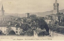 CPA DRAGUIGNAN VUE D'ENSEMBLE DE L'EGLISE A LA TOUR D'HORLOGE