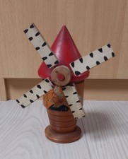 Ancienne Tirelire En Bois Forme Moulin À Vent  Femme Bretonne Gravé