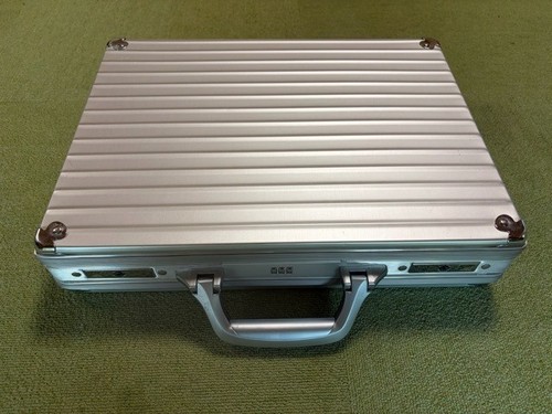 Mallette argentée rimowa hard - mallette,