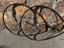 Moyeux Campagnolo chorus sur jantes à pneus mvic open 4 cd