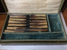 12 grands couteaux, 11