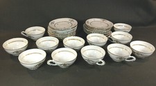 Lot 12 tasses et 13 sous tasses dorée BERRY haute porcelaine de France tea cups