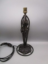 PIED DE LAMPE EN FER FORGÉ