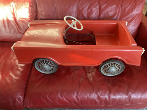 Voiture pedales ancienne - ,