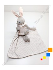 Doudou Plat/Mouchoir Peluche Lapin Rose Gris/Beige Blanc Zigzags - La Galleria