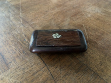 ANCIENNE TABATIÈRE, BOITE A PRISER  EN BOIS " TRÈFLE A 4 FEUILLES "