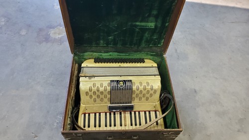 Soprani accordion unkown - accordion,