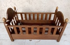 lit de  poupée en bois vintage