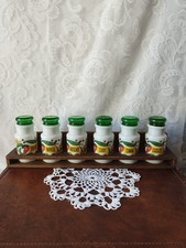 ​? Ensemble Vintage de Pots à Épices en Opale avec Couvercles Verts ?️