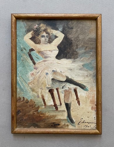 Femme balançant sur - se, une