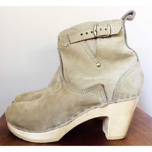 Store leather clog - no.,
