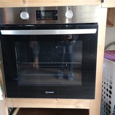 VENDS Four Pyrolise  Indesit IO 275P X NEUF (servi 2 fois) cause déménagement