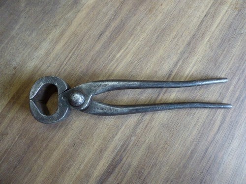 Ancienne tenaille peugeot - ancienne,