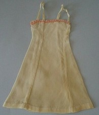 Combinaison de poupée