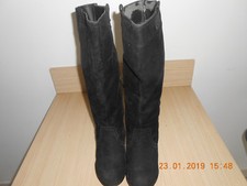 Bottes noires en daim , fermeture éclair et talons de 4 cm