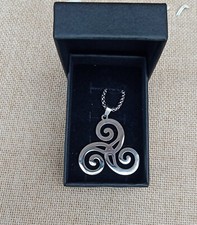 Neuf Femme Pendentif triskel