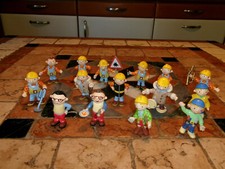 LOT 15  FIGURINES PVC