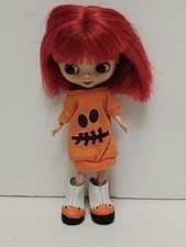 poupée mini BLYTHE  ASSEZ