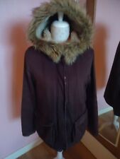 MANTEAU 3/4 CAPUCHE FOURRURE.MARQUE :MIM .TAILLE :38.COLORIS PRUNE