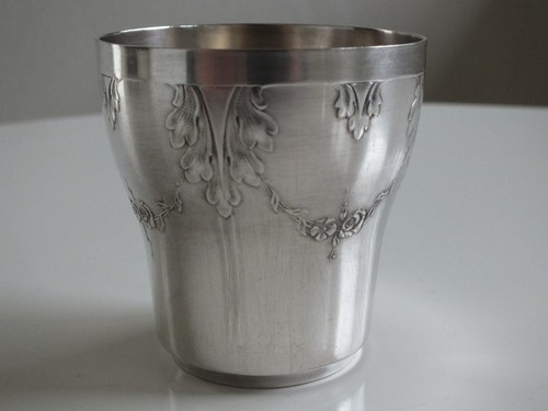 Timbale métal argenté décor