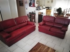 2 canapés en cuir bordeaux