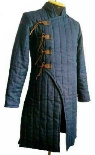 Veste médiévale épaisse