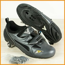 Nouvelles chaussures - nouvelles,