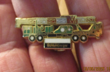 Ancien Pin's Camion Grue Téléscopique Schlumberger