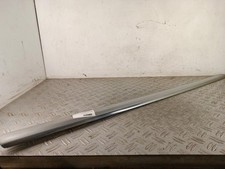 Baguette de porte avant gauche