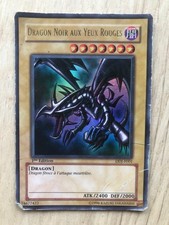 dragon noir aux yeux rouges