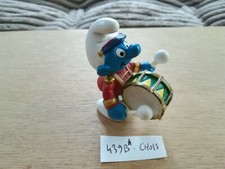 figurine SCHTROUMPF 439B*:Fanfare grand Tambour grosse caisse-China2001 Schleich
