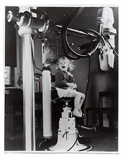 U088 Photographie vintage Originale Enfant frayeur pleurs Radio dentiste ? 