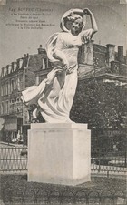 16 RUFFEC LA STATUE EN MARBRE BLANC