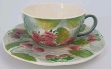 St Saint Clément tasse et soucoupe barbotine fraises et cerises céramique ancien