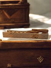 Pince à cravate plaquée or