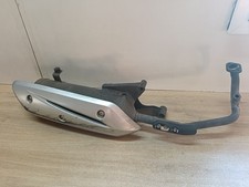 UN SILENCIEUX POT ECHAPPEMENT