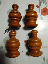 4 anciennes boules escalier de