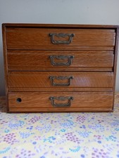 Petit meuble à tiroirs. Inde