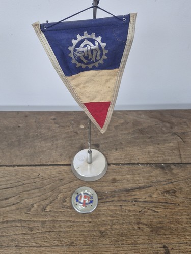 Ancien porte fanion - porte, +