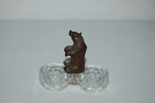 Saleron en verre et bois , ours en bois sculpté , original , décoration vitrine