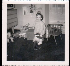  ENFANT avec OURS en peluche & JOUETS à Roulettes / Photo Amateur ancienne